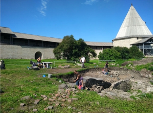 Гравиметрическая партия ФГБУ «ВСЕГЕИ» помогла археологам в раскопках исторического памятника