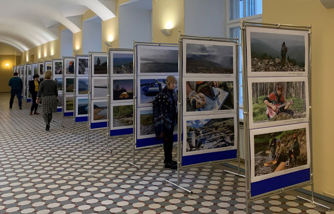 В Институте Карпинского открылась выставка полевых фотографий 2023 года